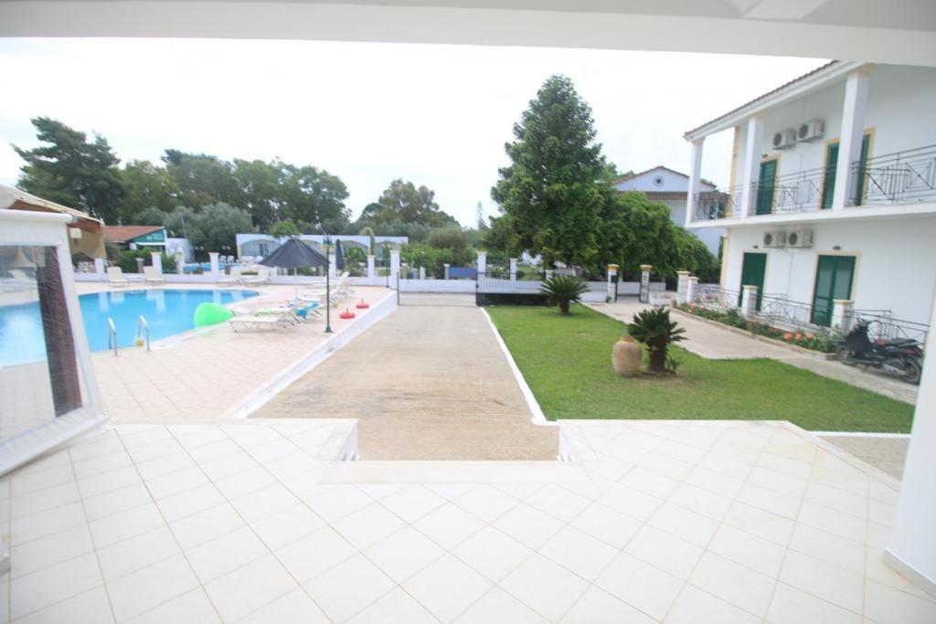 Umbrella Beach Apartments Кавос Экстерьер фото